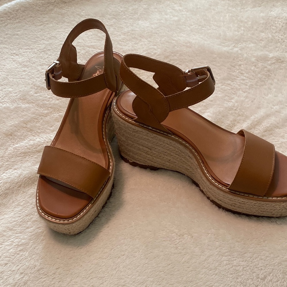 Crown Vintage Brand new tan sandals